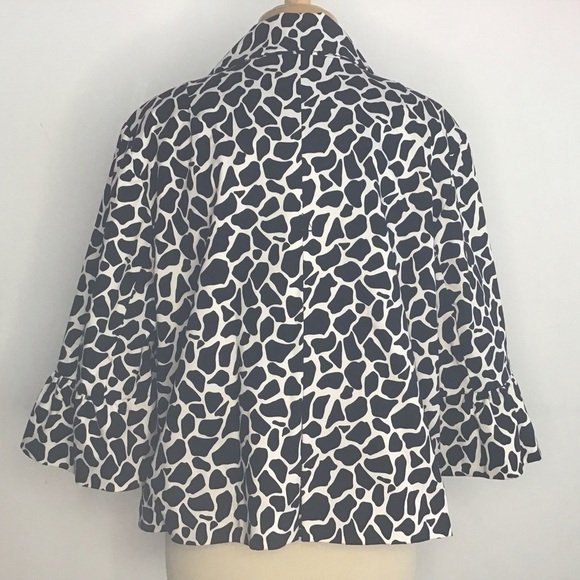 Sandro Sportswear Black/white giraffe print bell sleeve crop, swing Jacket 1X. - Picture 6 of 13